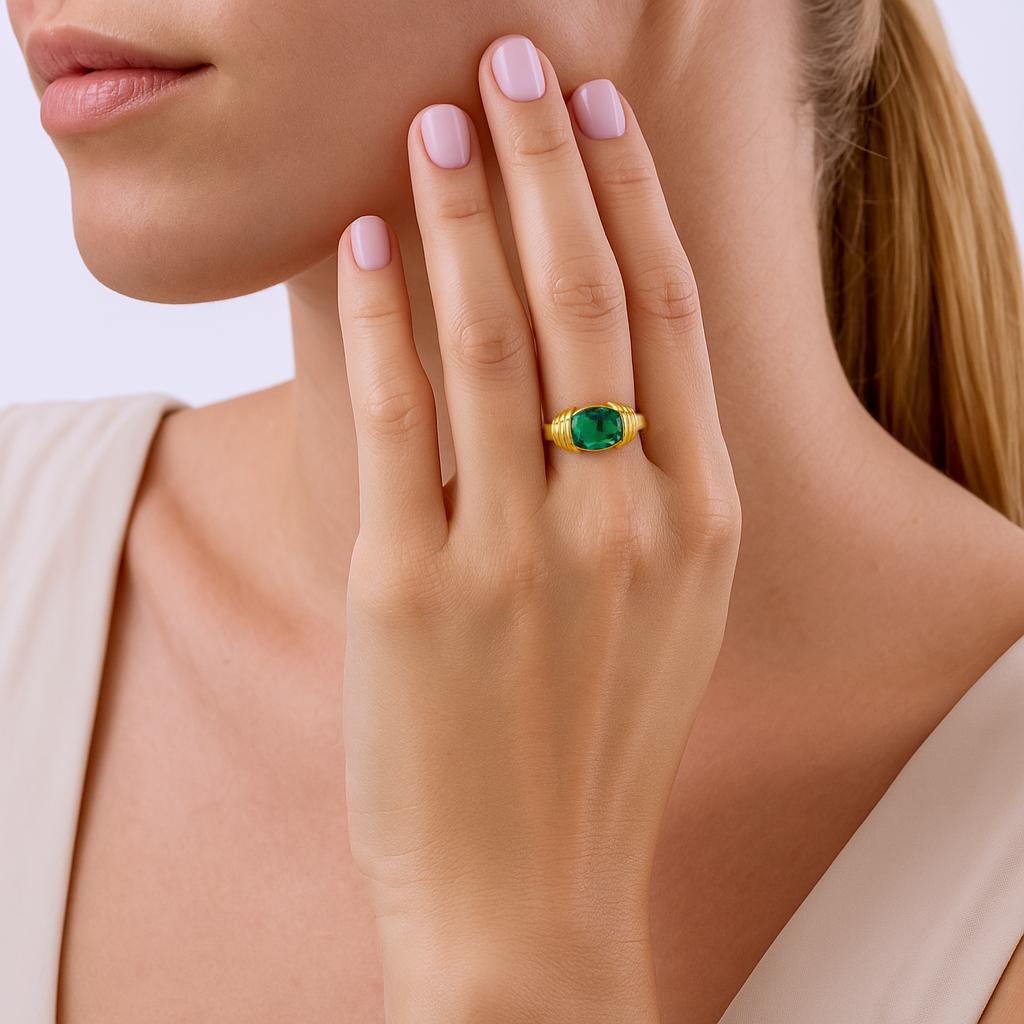 18K Gold Akula Emerald Blaze Ring