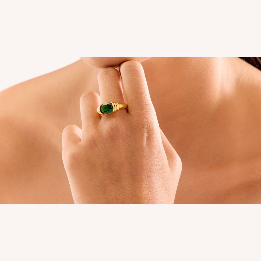 18K Gold Akula Emerald Blaze Ring