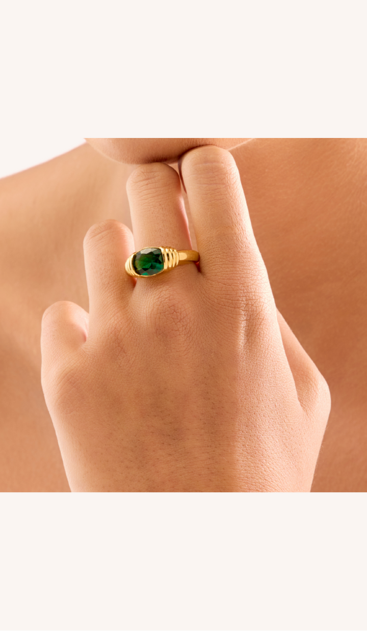 18K Gold Akula Emerald Blaze Ring